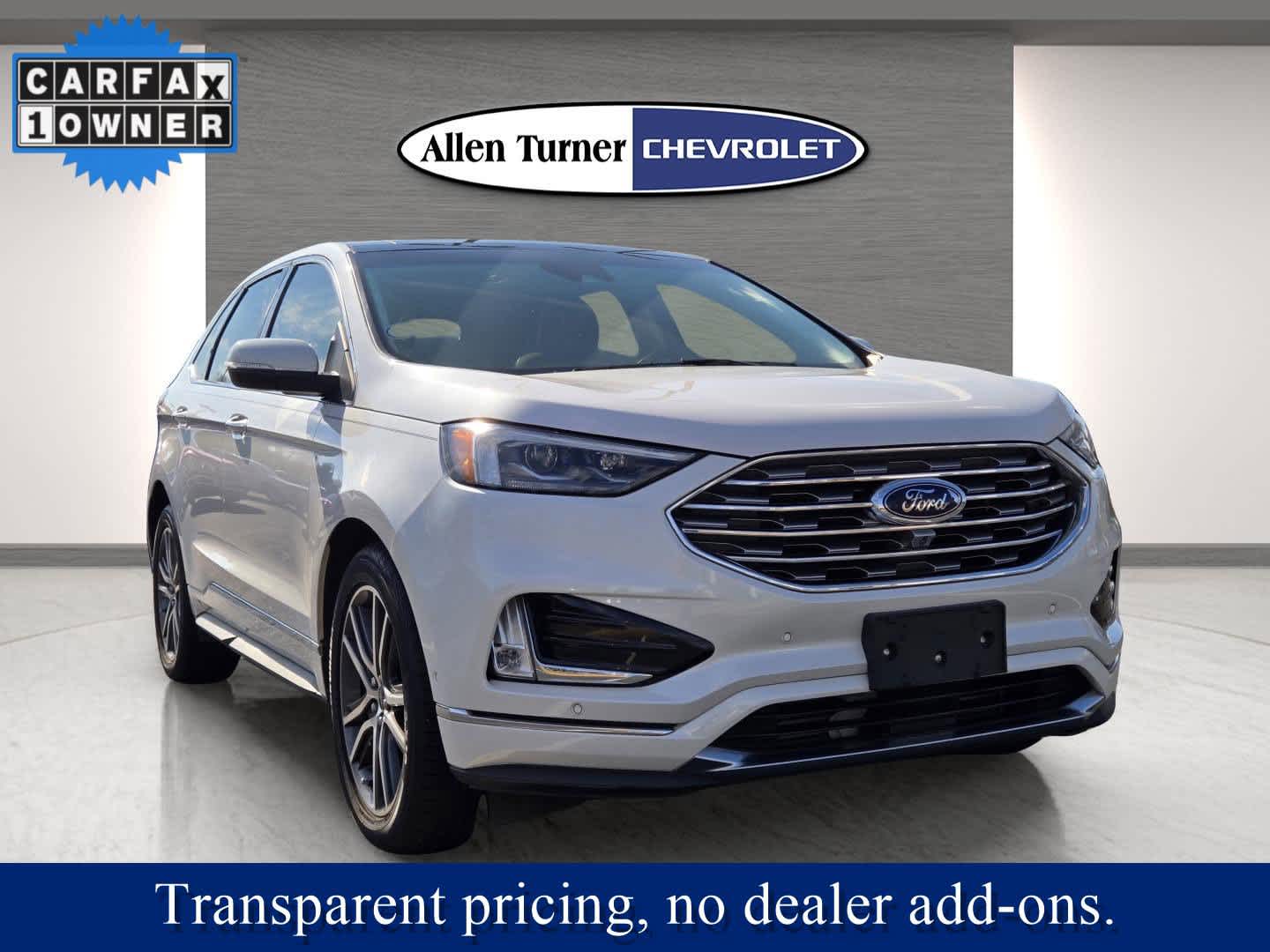 2019 Ford Edge Titanium photo 2