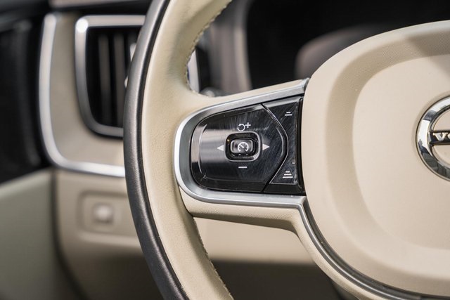 2021 Volvo XC60 Inscription photo 24