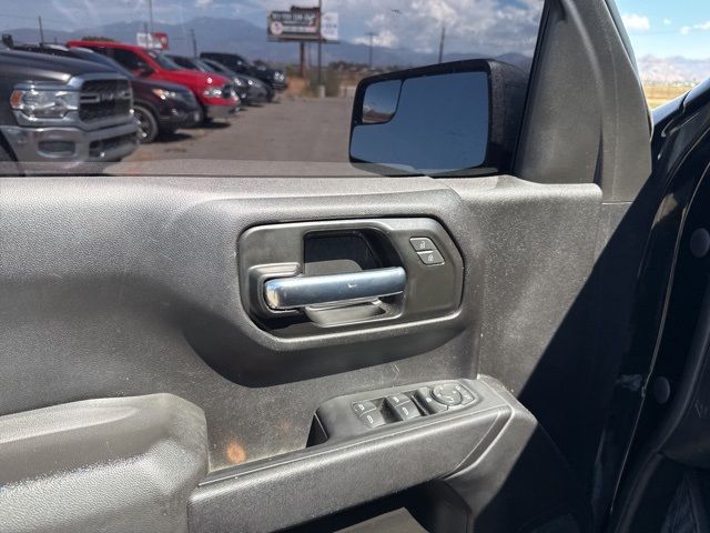 2022 Chevrolet Silverado 1500 Custom photo 13