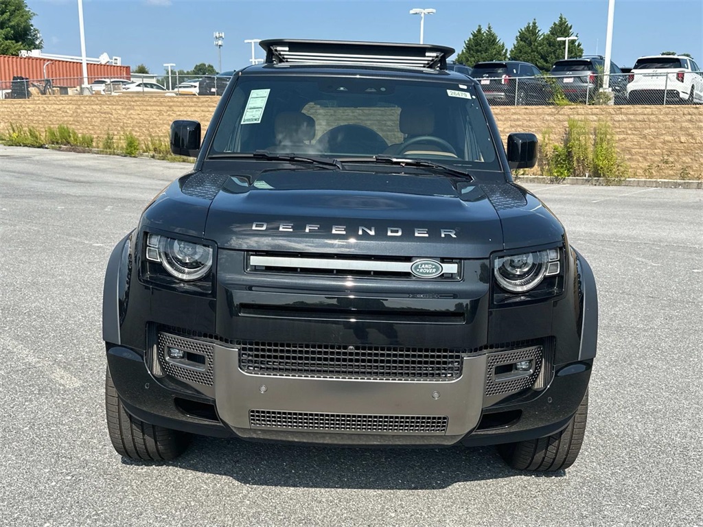 2025 Land Rover Defender 110 photo 6