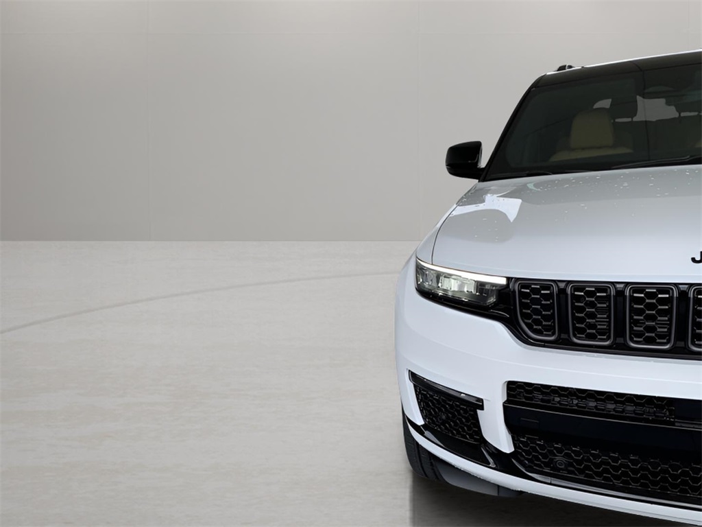 2025 Jeep Grand Cherokee L Summit photo 4