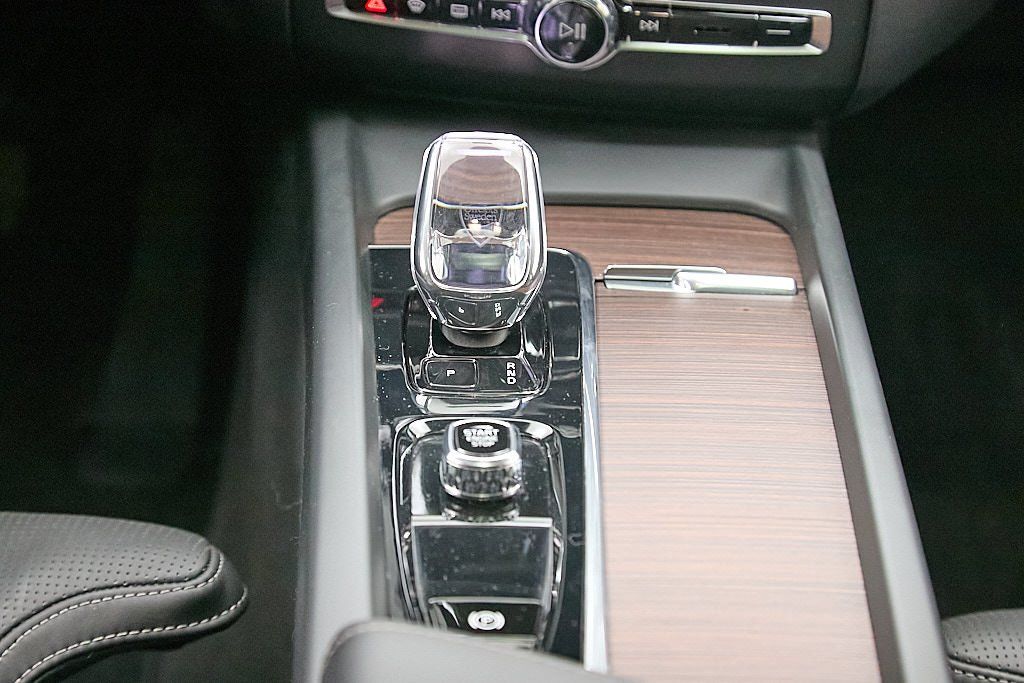 2023 VOLVO XC60 - Image 31