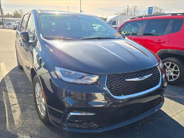 2023 Chrysler Pacifica Touring L's photo