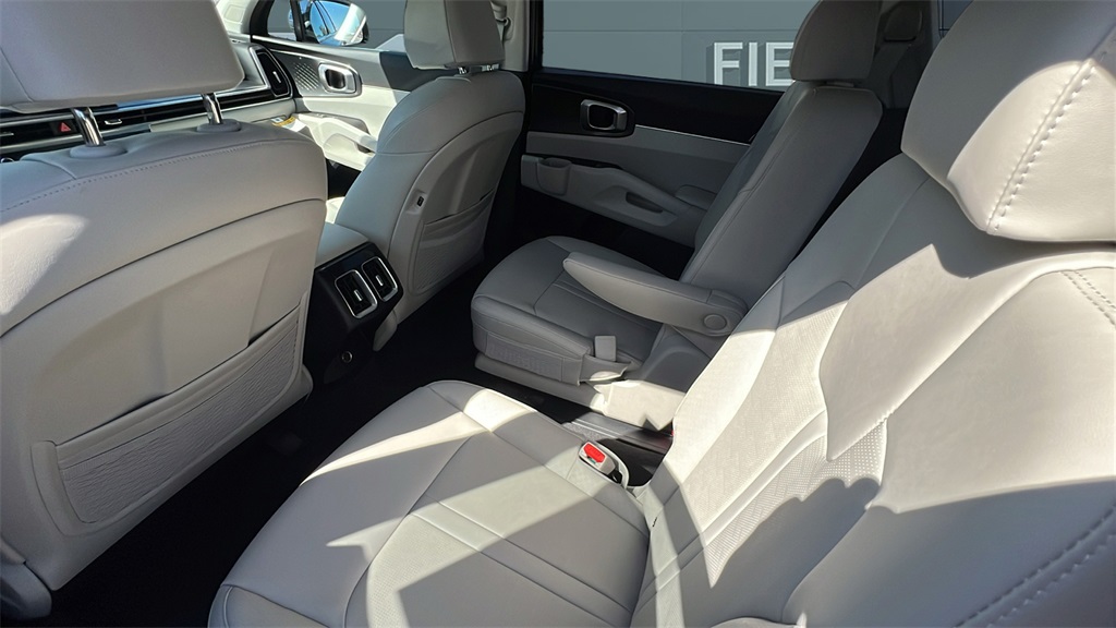 2025 Kia Sorento EX photo 16
