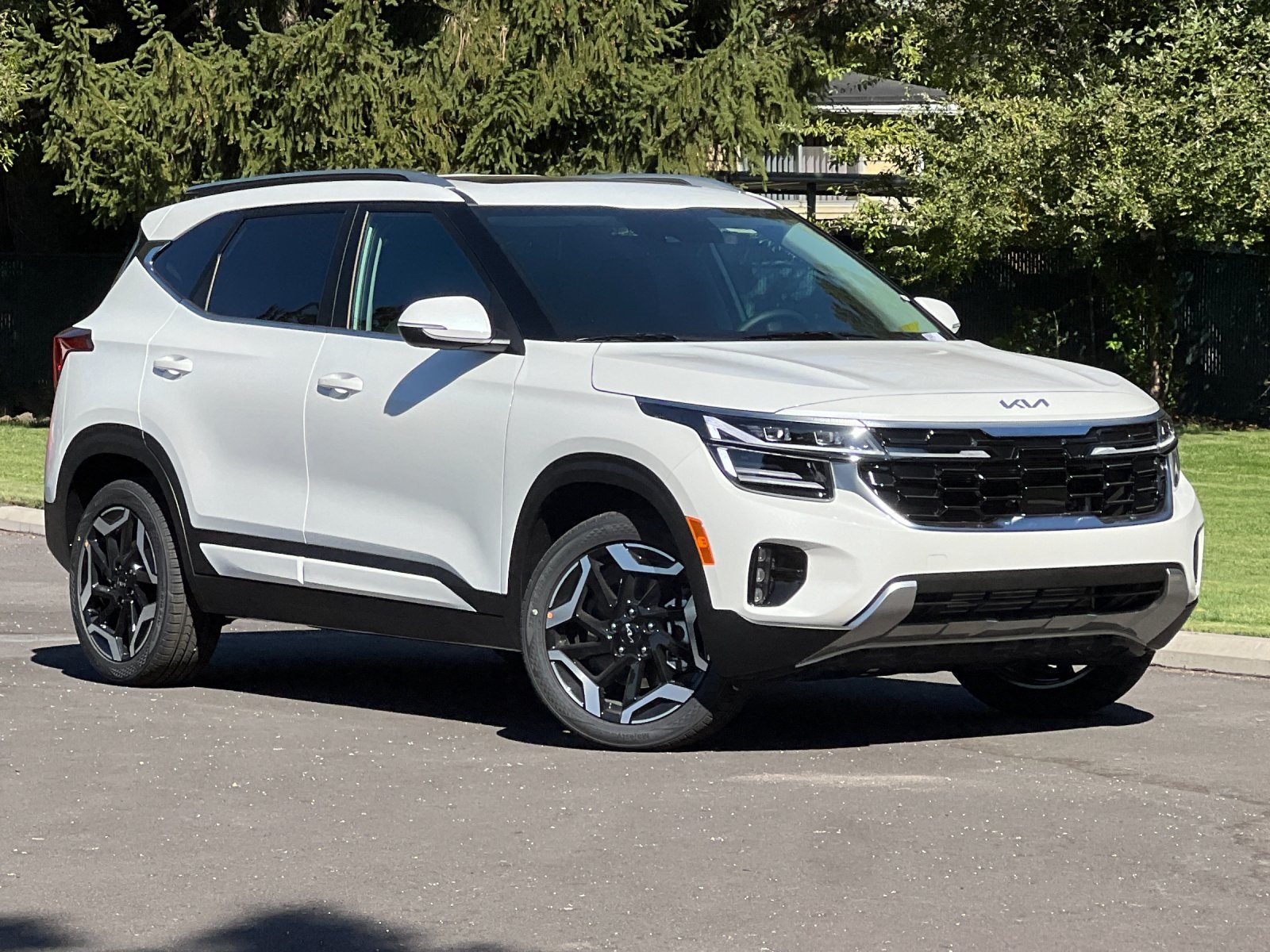 2026 Kia Seltos SX photo 2