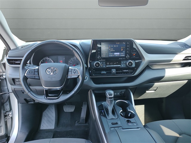 2021 Toyota Highlander LE photo 8