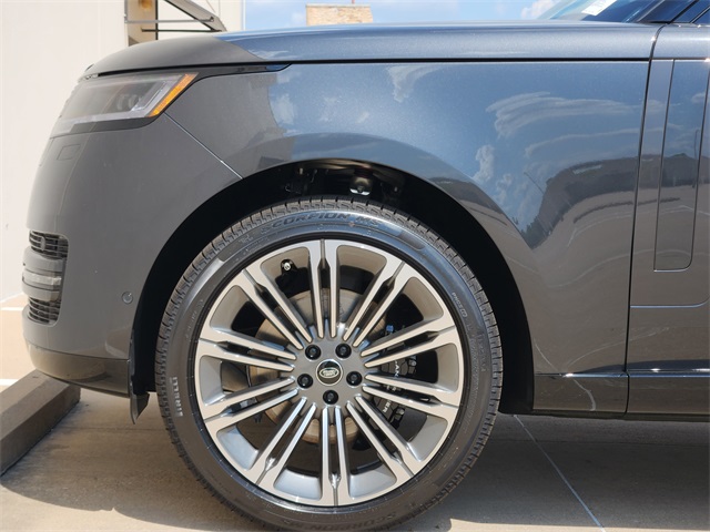 2025 Land Rover Range Rover SE photo 6