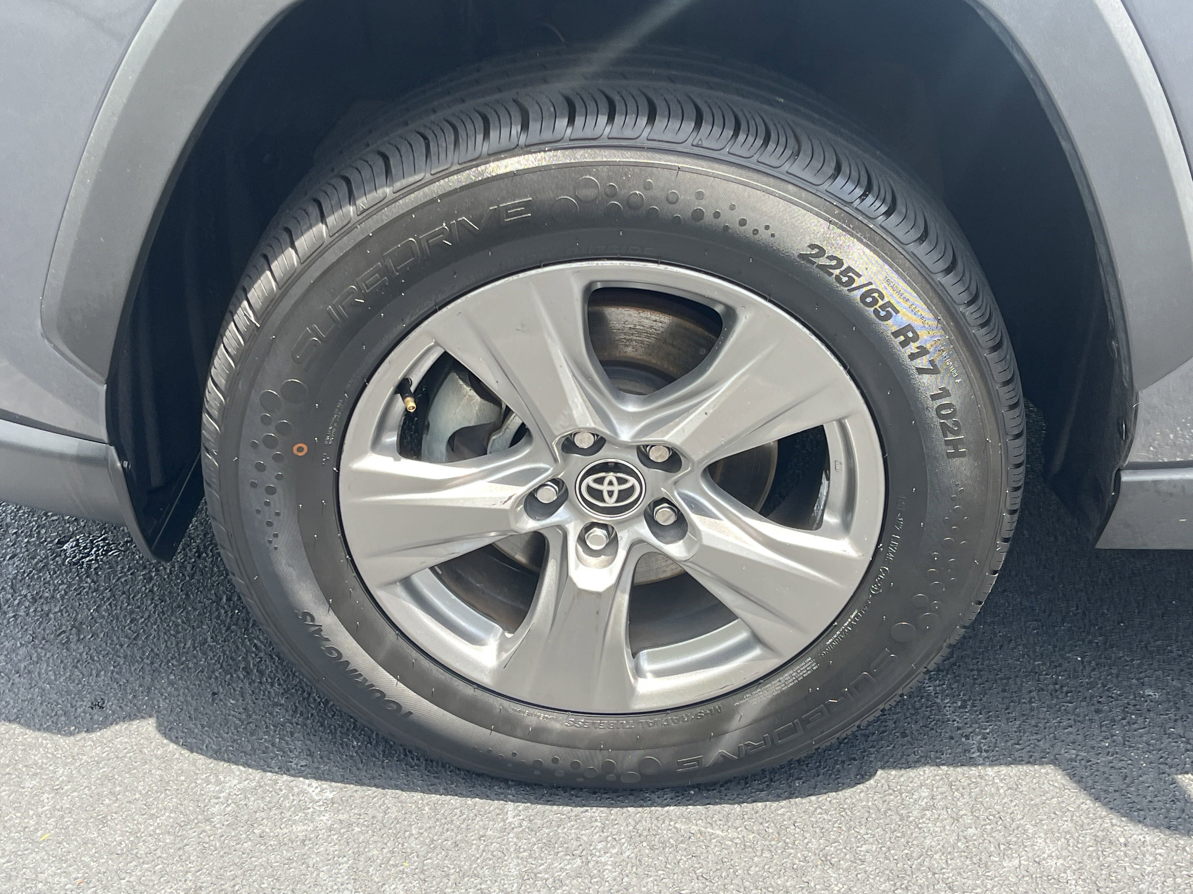 2024 Toyota RAV4 XLE photo 18