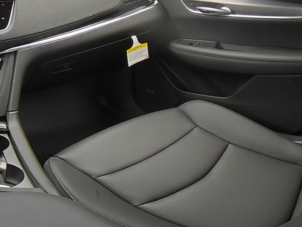 2025 Cadillac XT6 Luxury photo 13