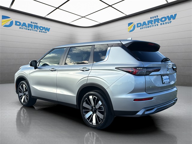 2025 Mitsubishi Outlander SE photo 3