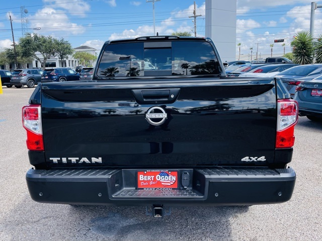 2023 Nissan Titan S photo 3