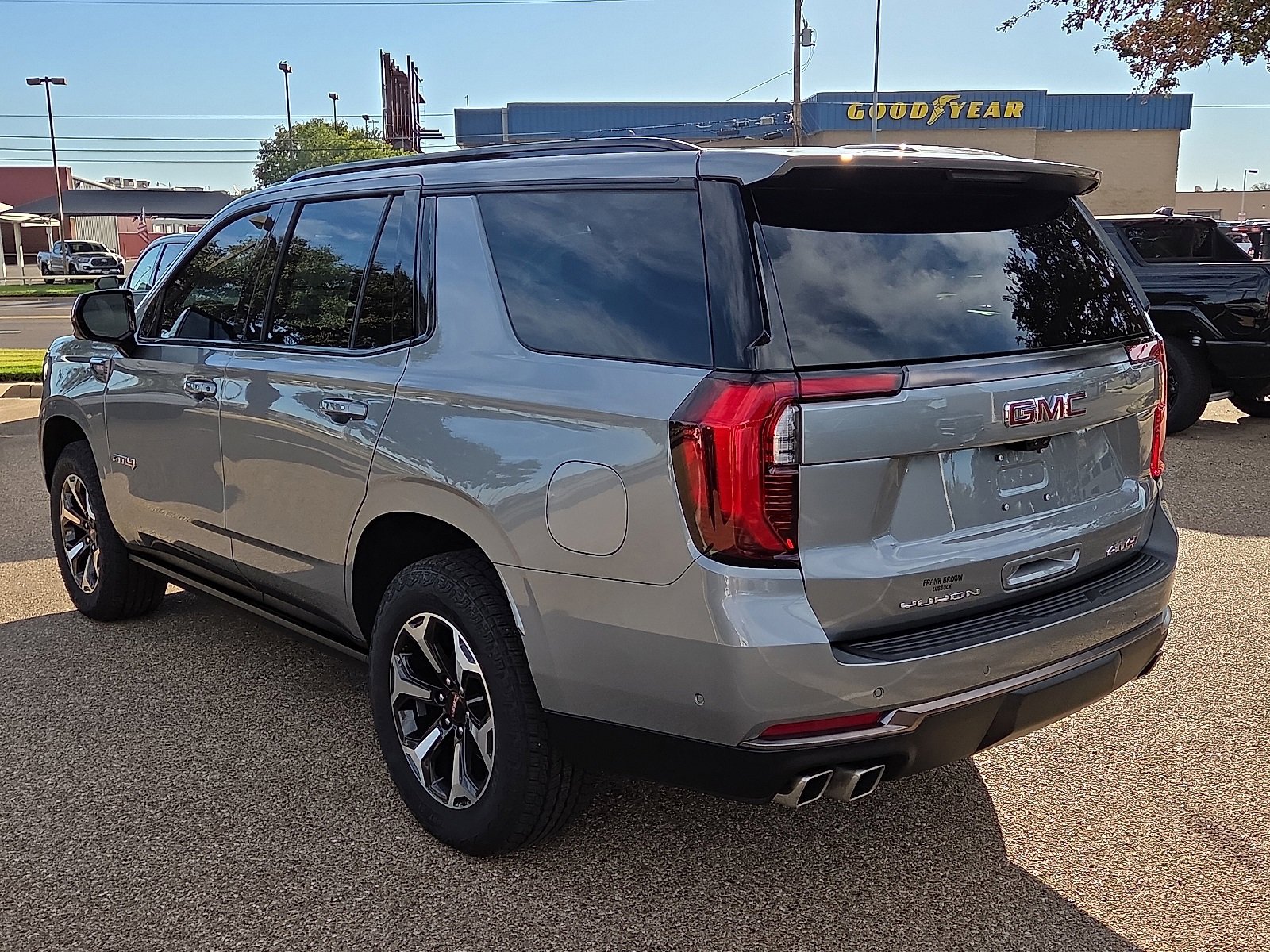 2025 Gmc Yukon AT4 Ultimate photo 3