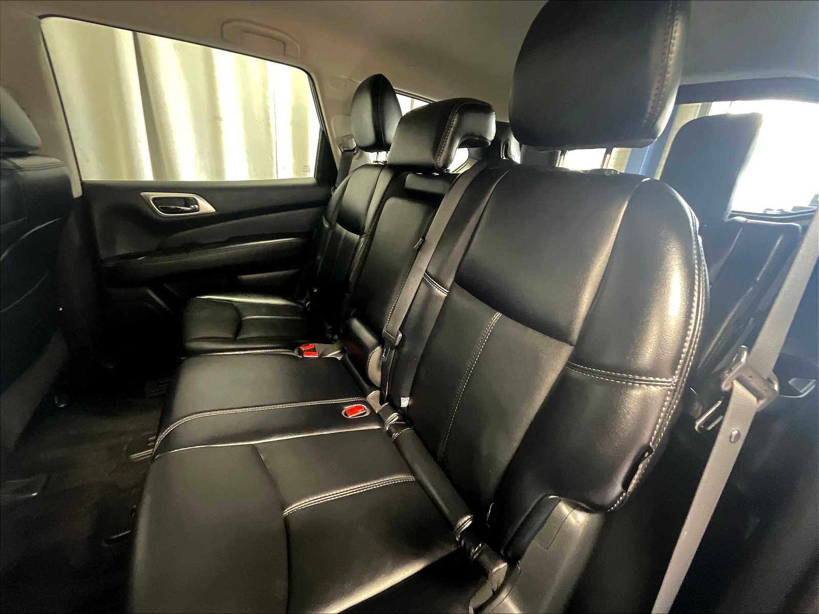 2019 Nissan Pathfinder SL photo 15