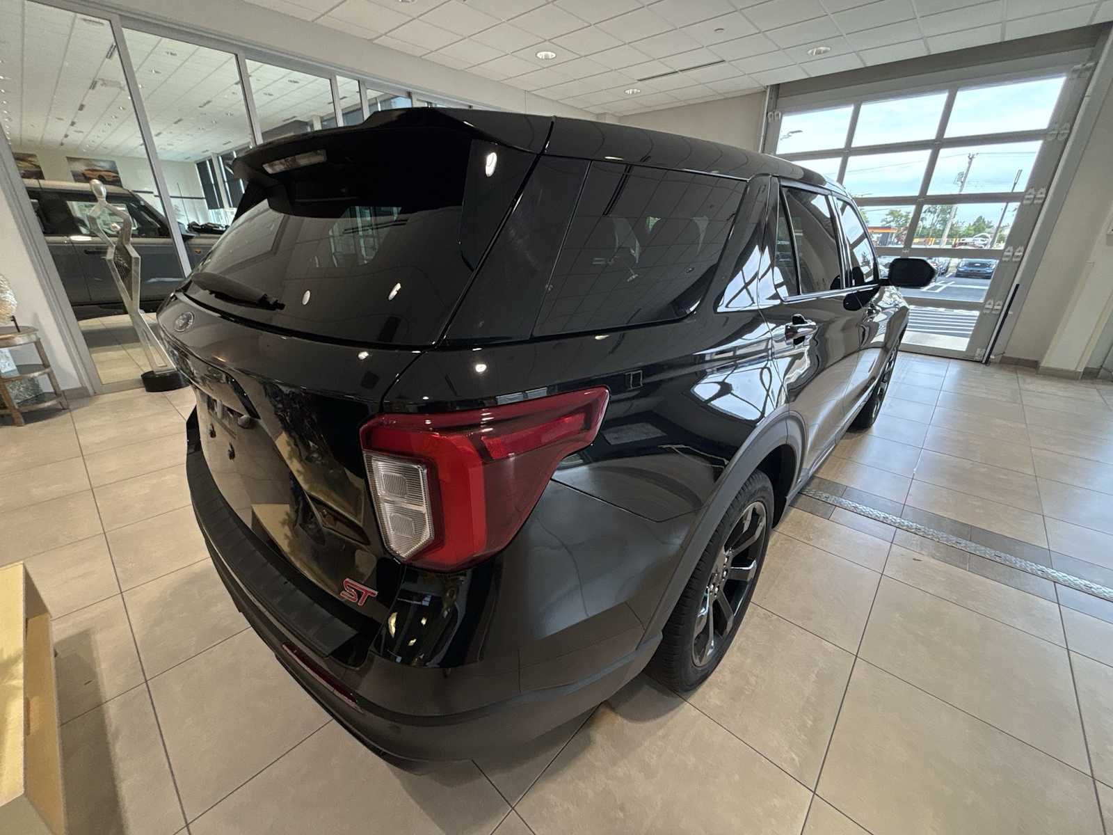 2022 Ford Explorer ST photo 2