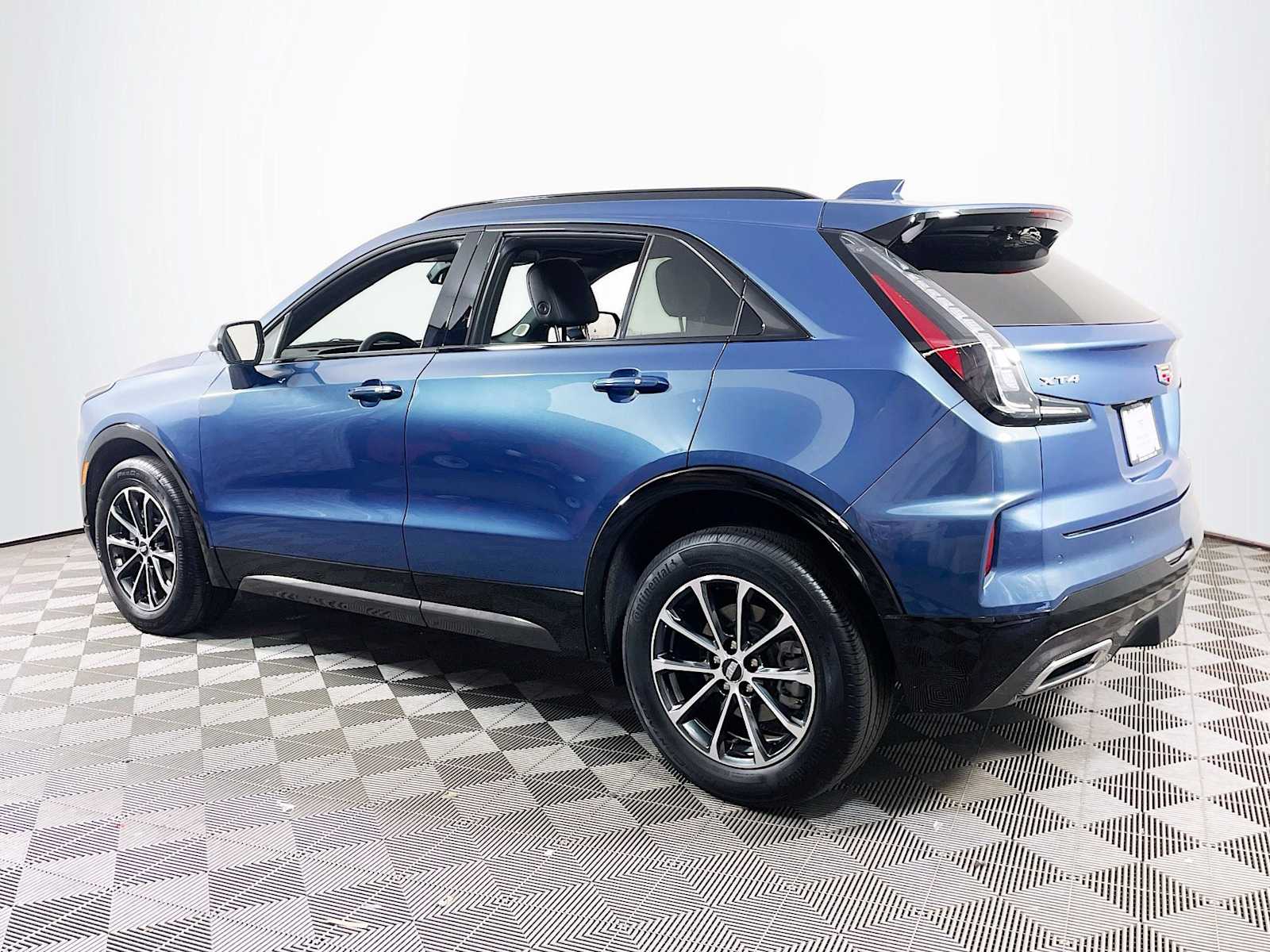 2025 Cadillac XT4 Sport photo 6