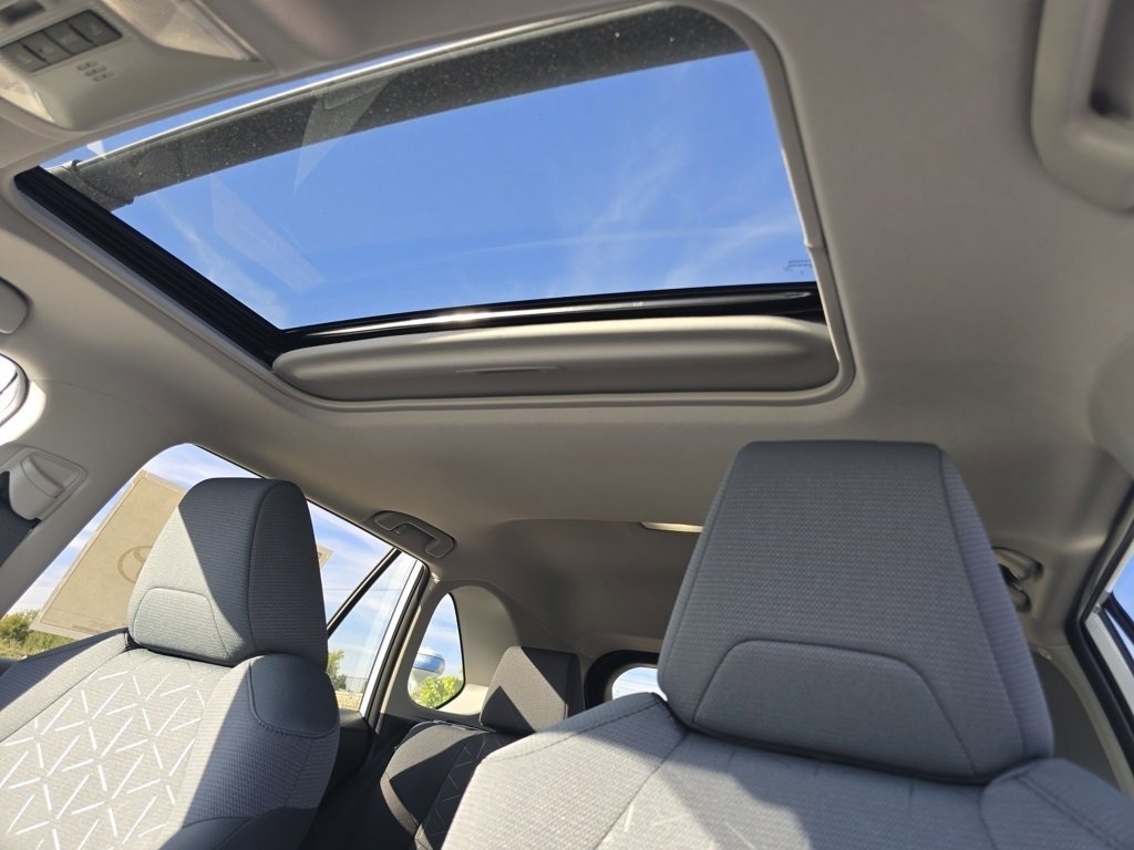 2025 Toyota RAV4 XLE photo 3