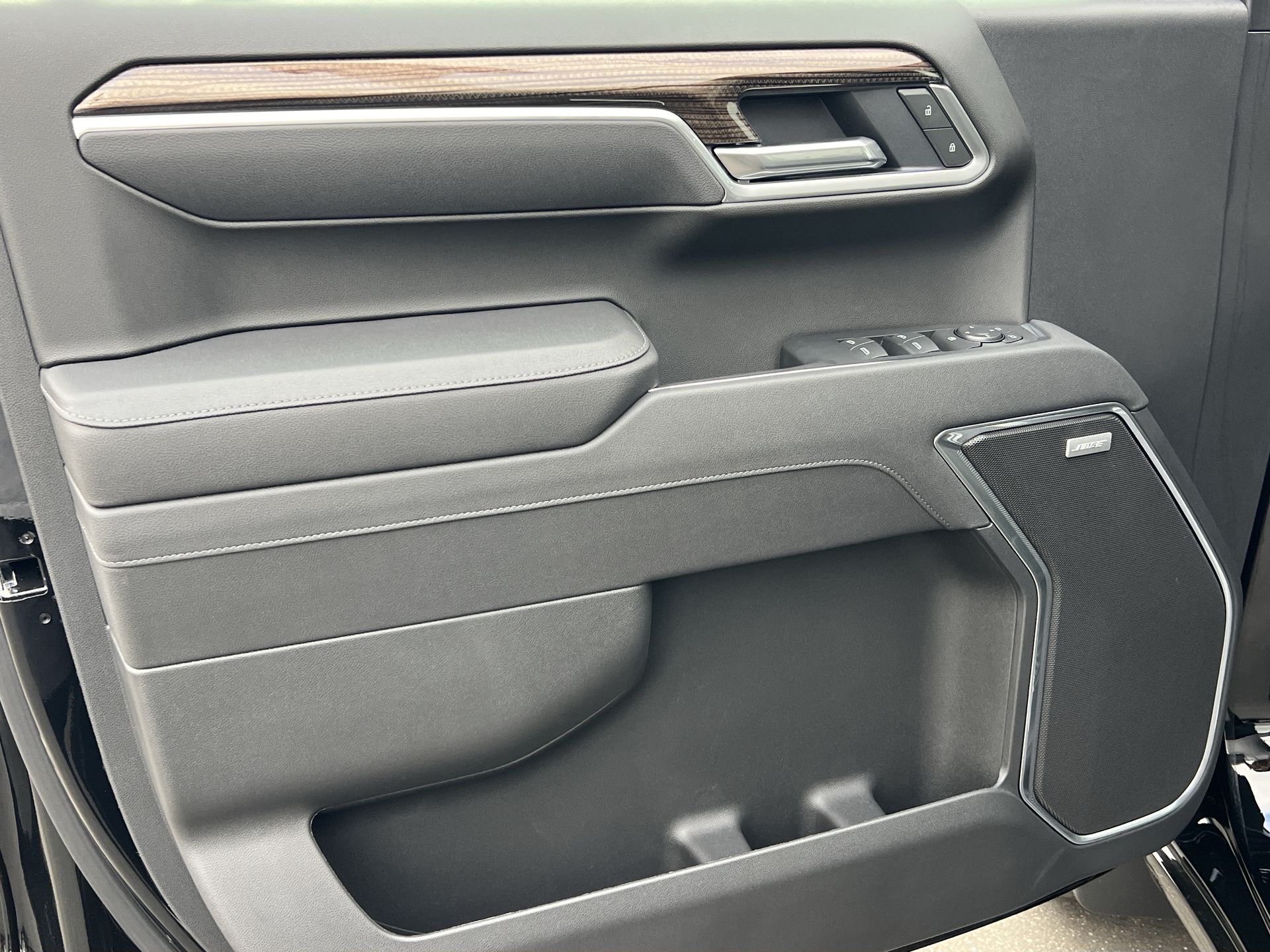 2026 Chevrolet Silverado 1500 RST photo 4