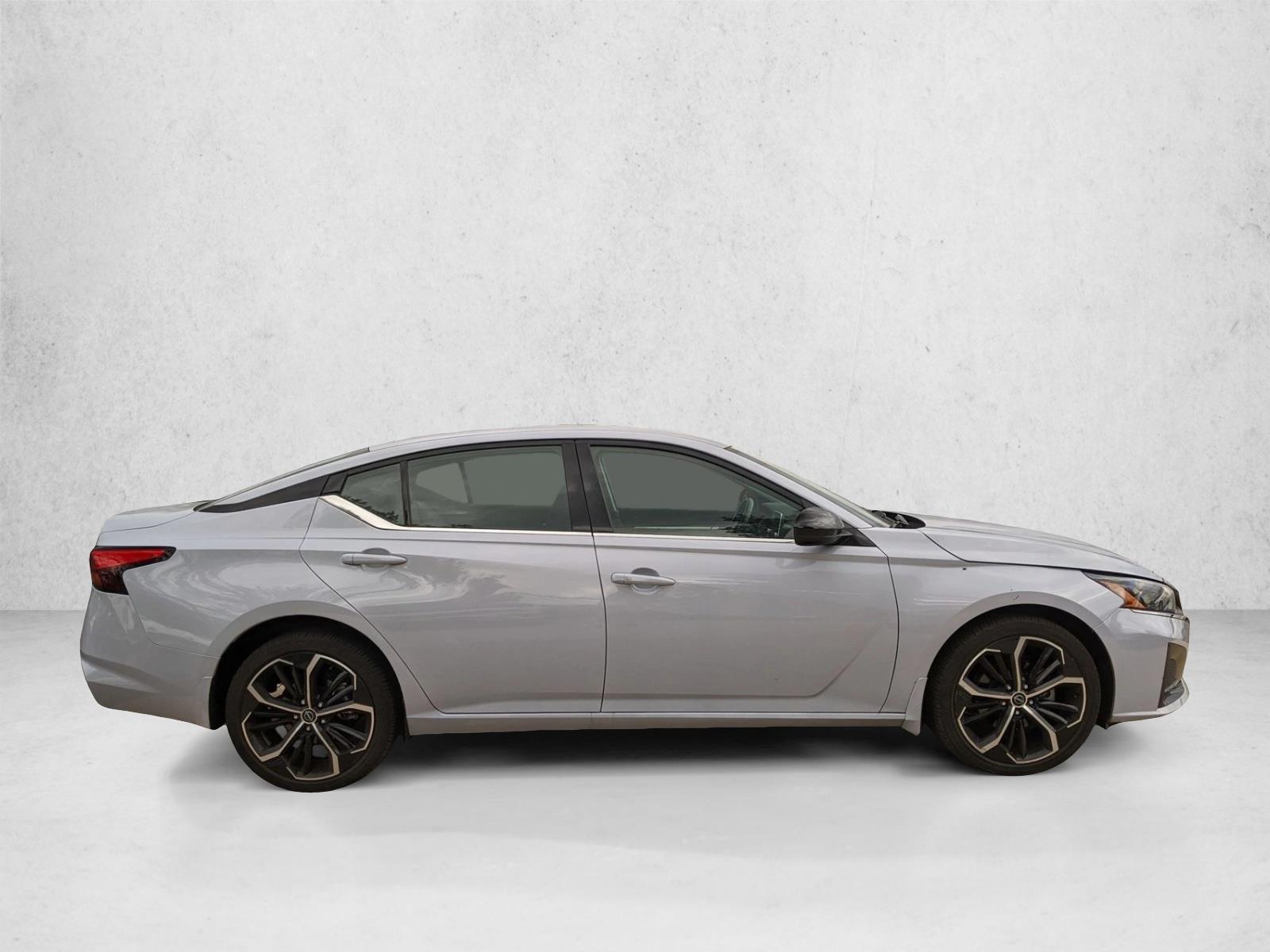 2024 Nissan Altima 2.5 SR photo 4