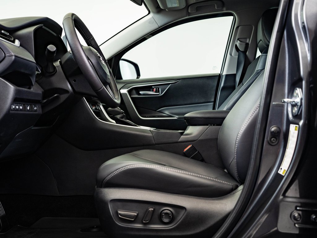 2025 Toyota RAV4 XLE Premium photo 18