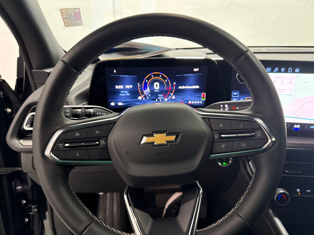 2025 Chevrolet Traverse photo 14
