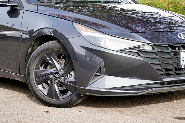 Used 2021 Gray Hyundai SEL image 3