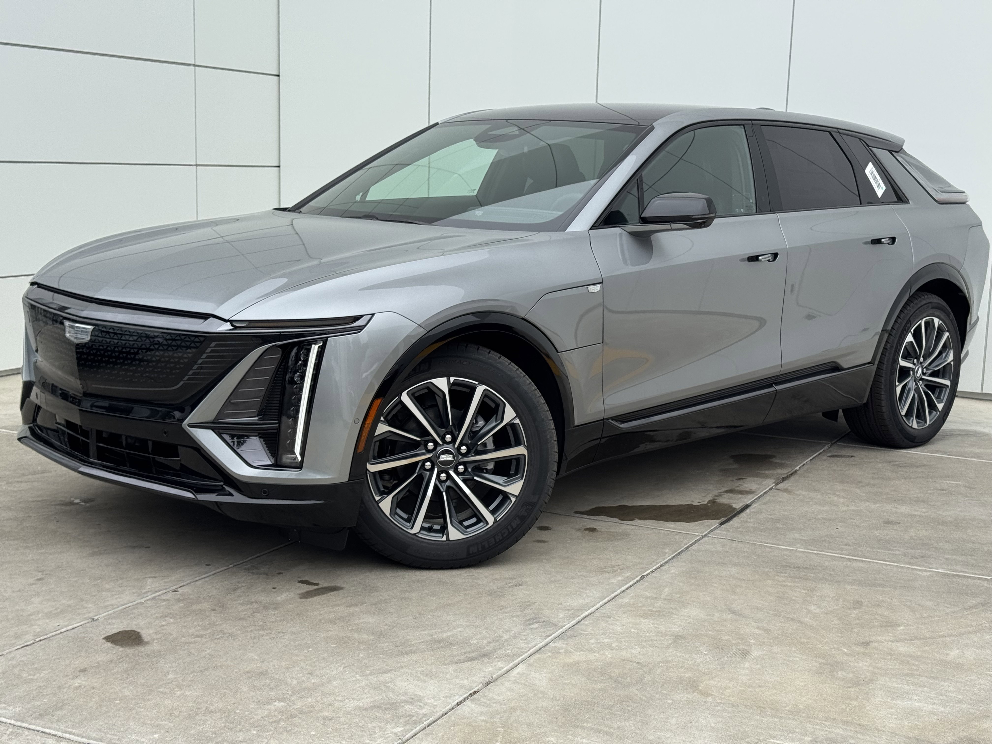 2025 Cadillac Lyriq Sport photo 2