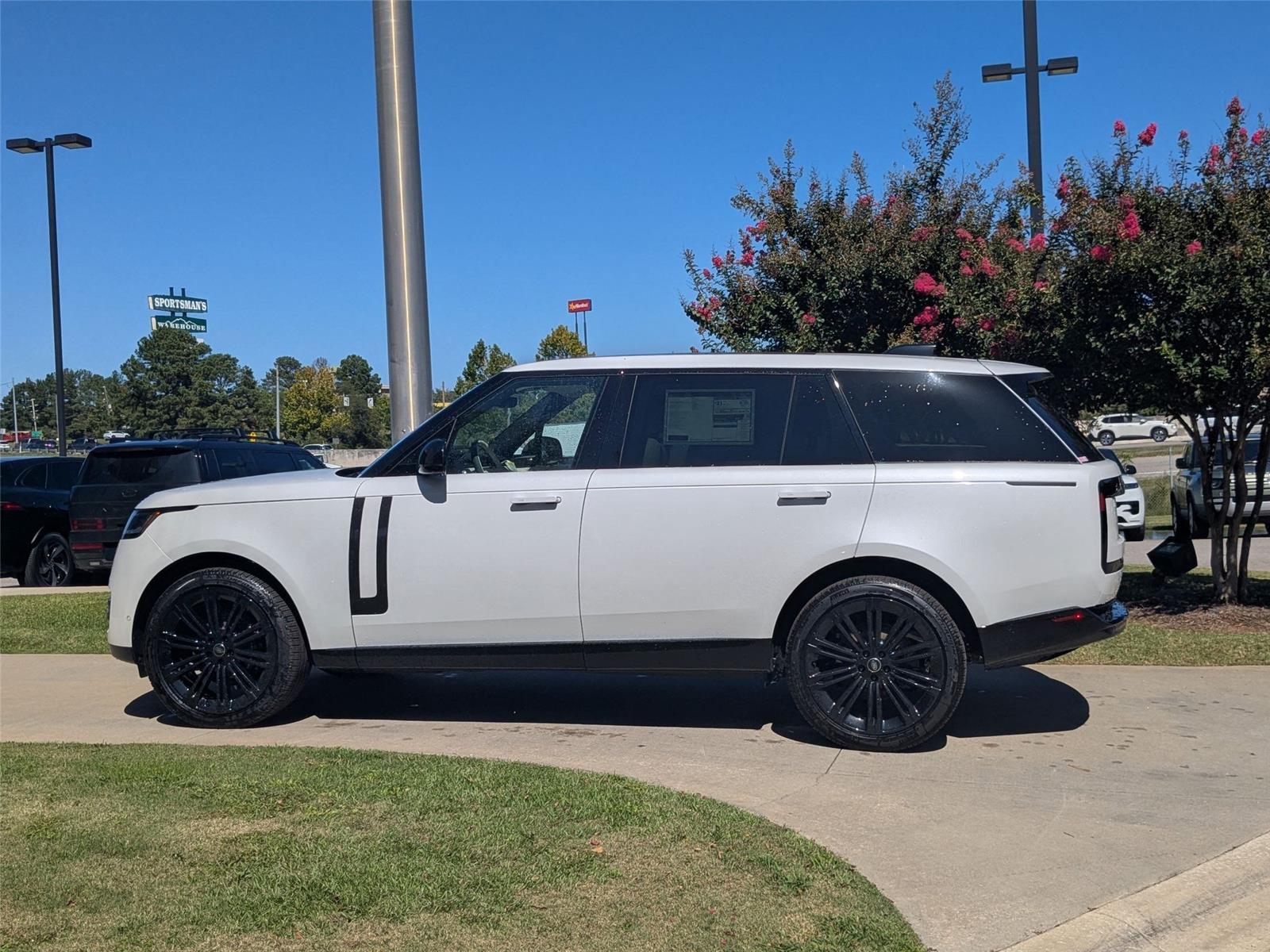 2025 Land Rover Range Rover SE photo 5