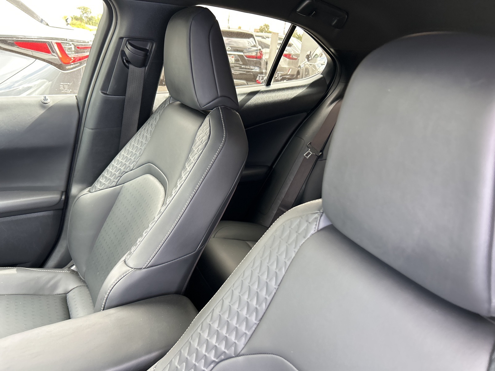2022 Lexus UX 200 photo 6