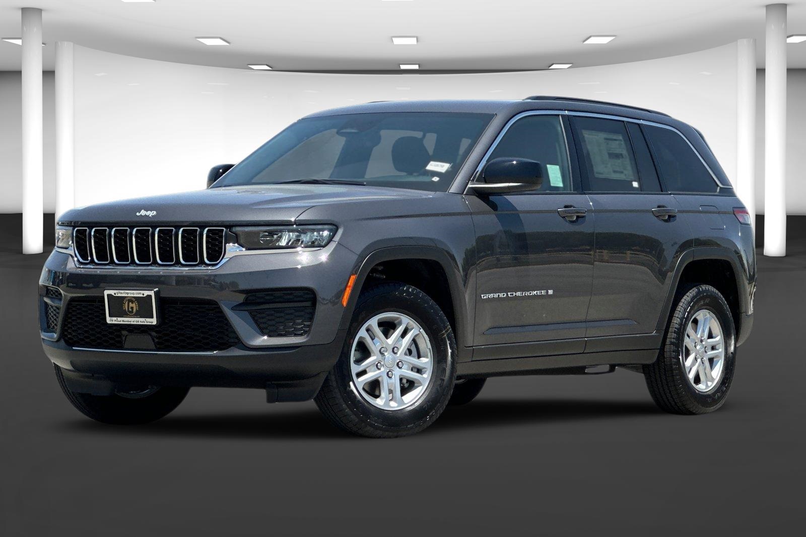 2025 Jeep Grand Cherokee Laredo photo 2