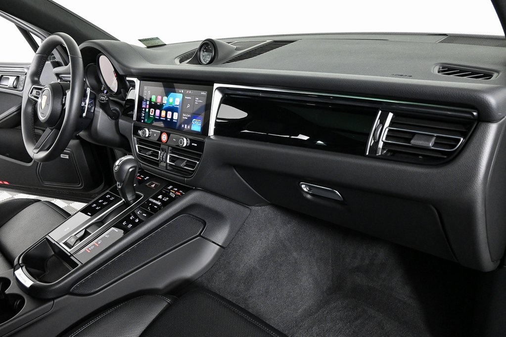 2025 Porsche Macan T photo 20