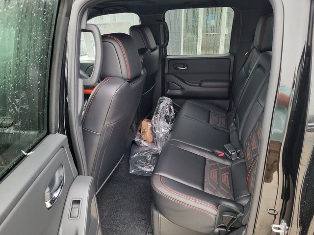 2025 Nissan Frontier PRO-4X photo 12