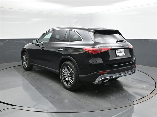 2026 Mercedes Benz GLC 300 photo 4