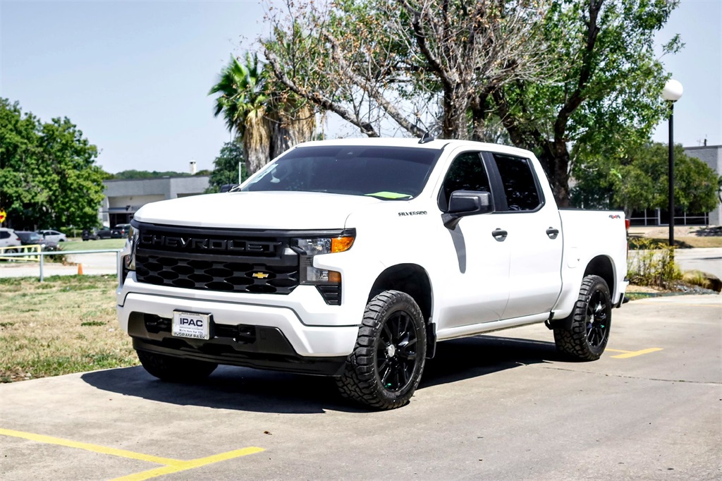 2023 Chevrolet Silverado 1500 Custom photo 9