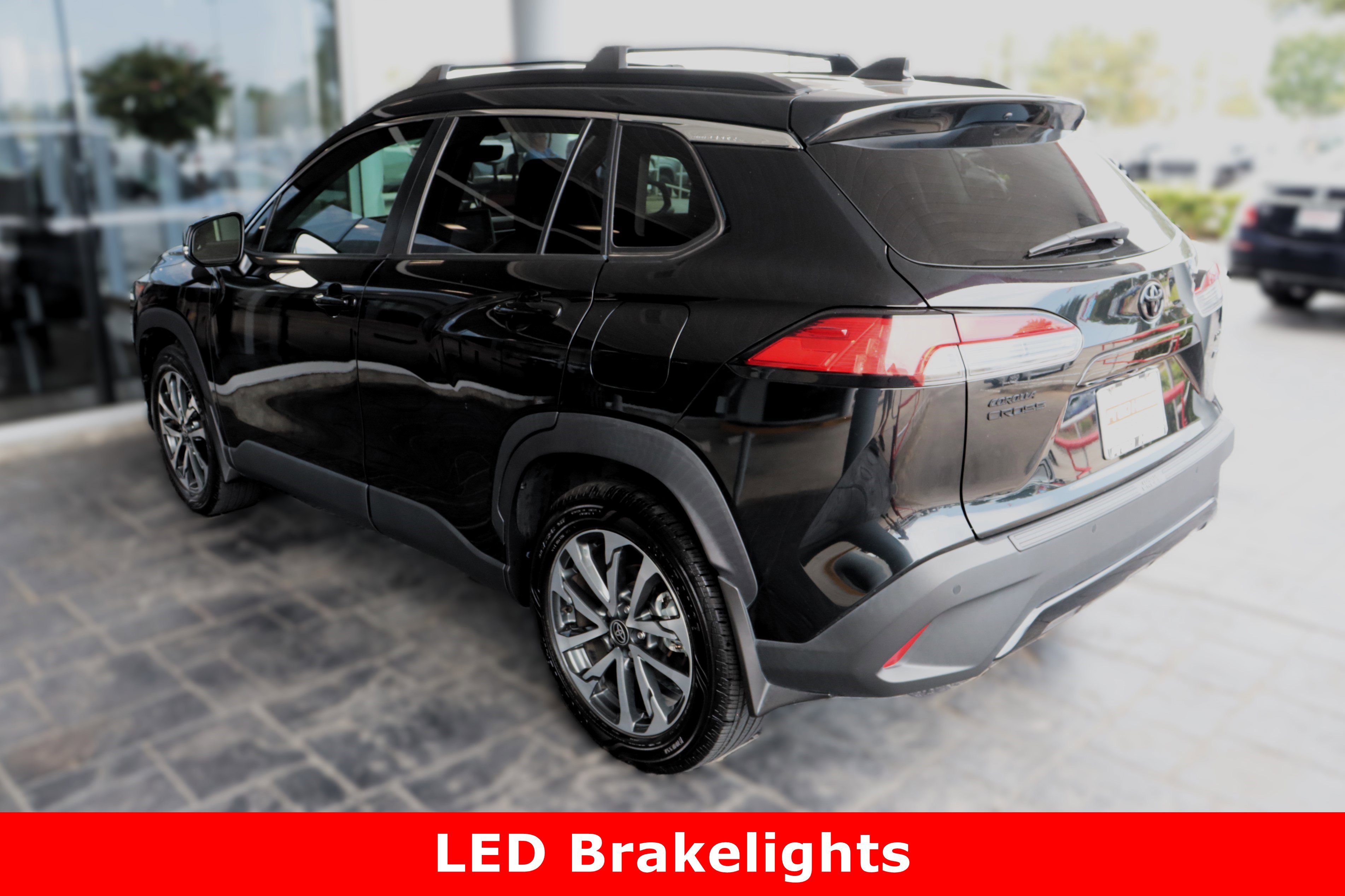 2022 Toyota Corolla Cross XLE photo 5