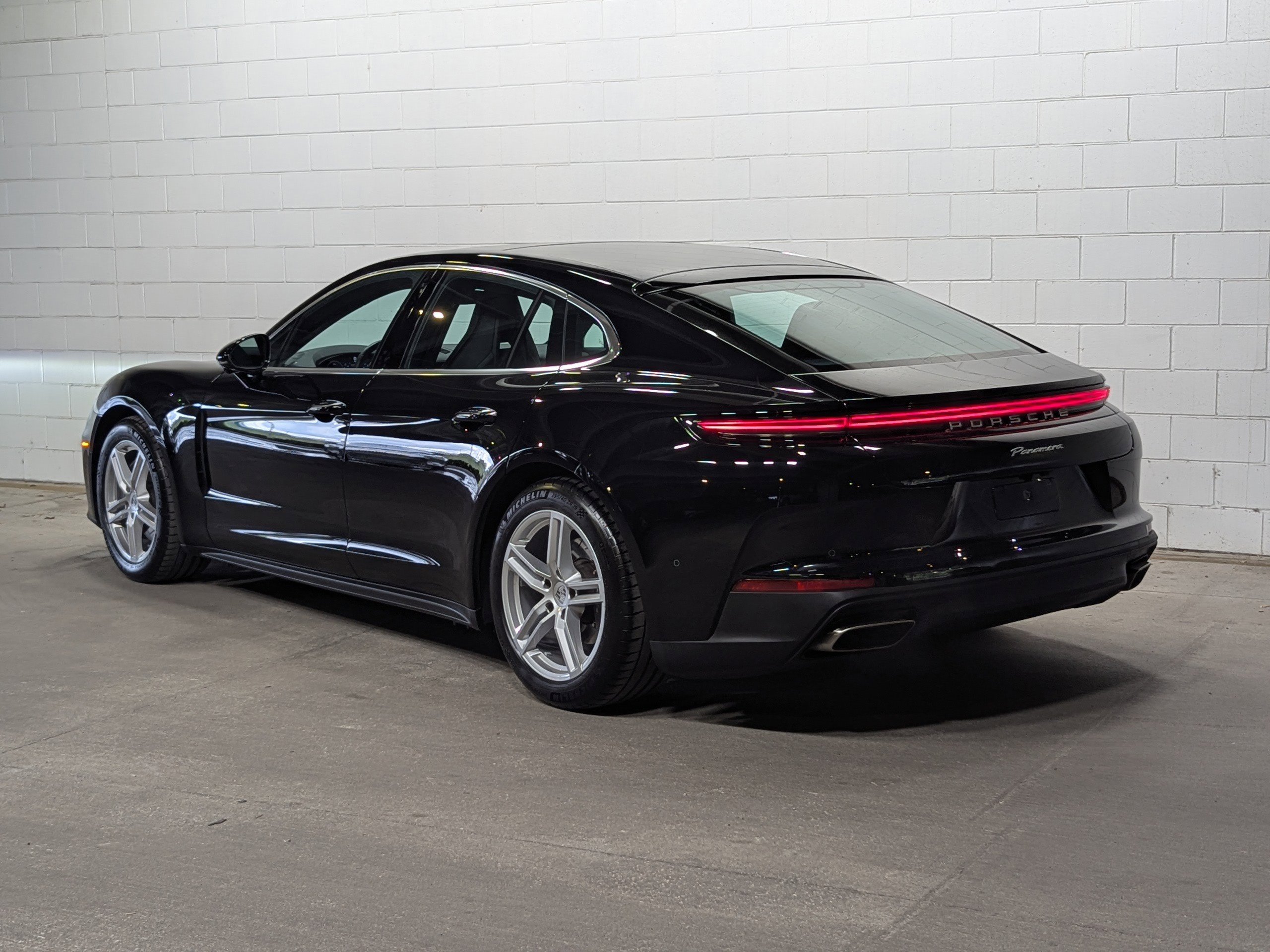 2025 Porsche Panamera 4 photo 2