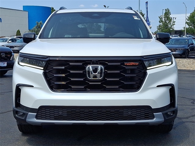 2025 Honda Pilot TrailSport photo 2