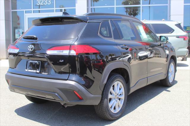 2022 Toyota Corolla Cross LE photo 4