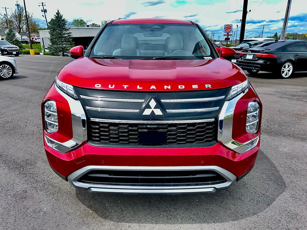 2025 Mitsubishi Outlander SE photo 3