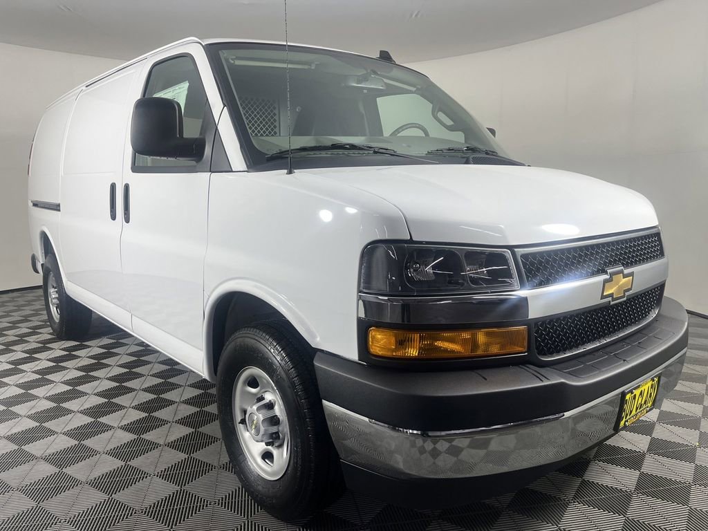 2025 Chevrolet Express Cargo Van 2500 photo 3