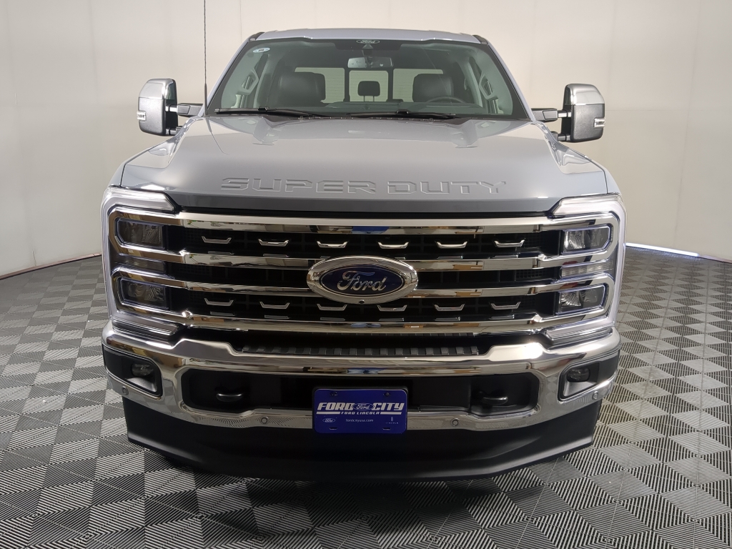 2025 Ford F-350 Lariat photo 3