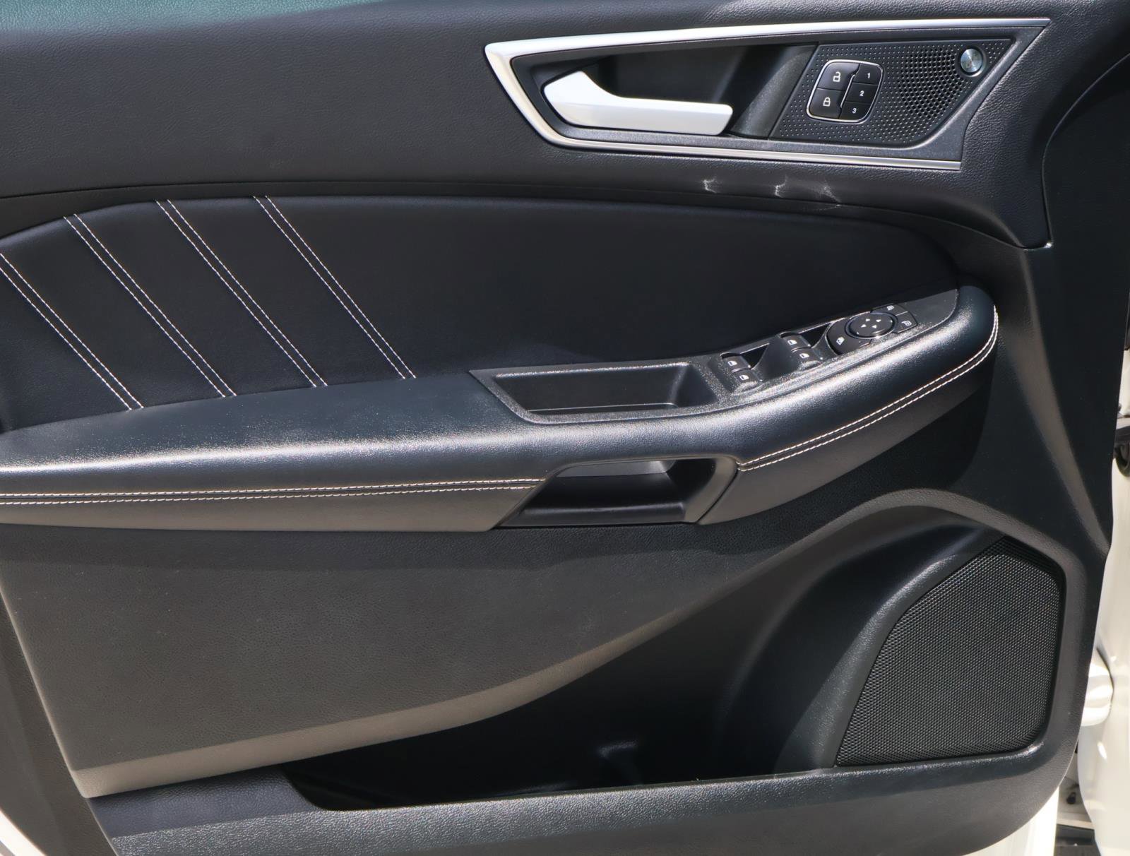 2022 Ford Edge ST photo 11