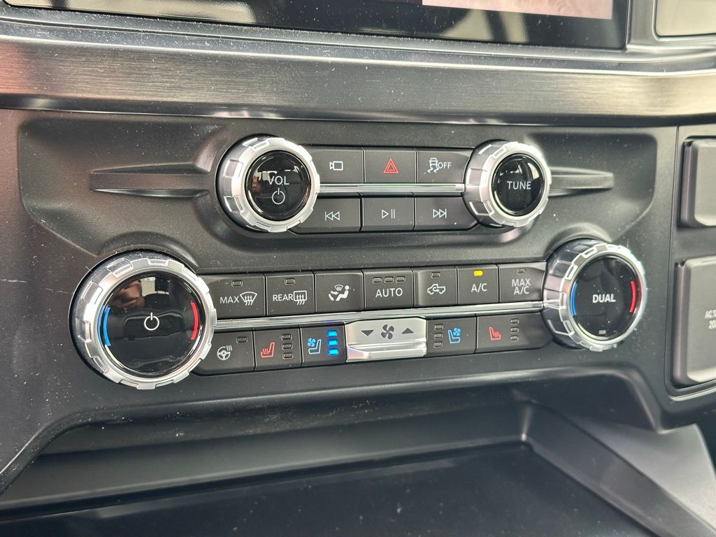 2025 Ford F-250 Lariat photo 13