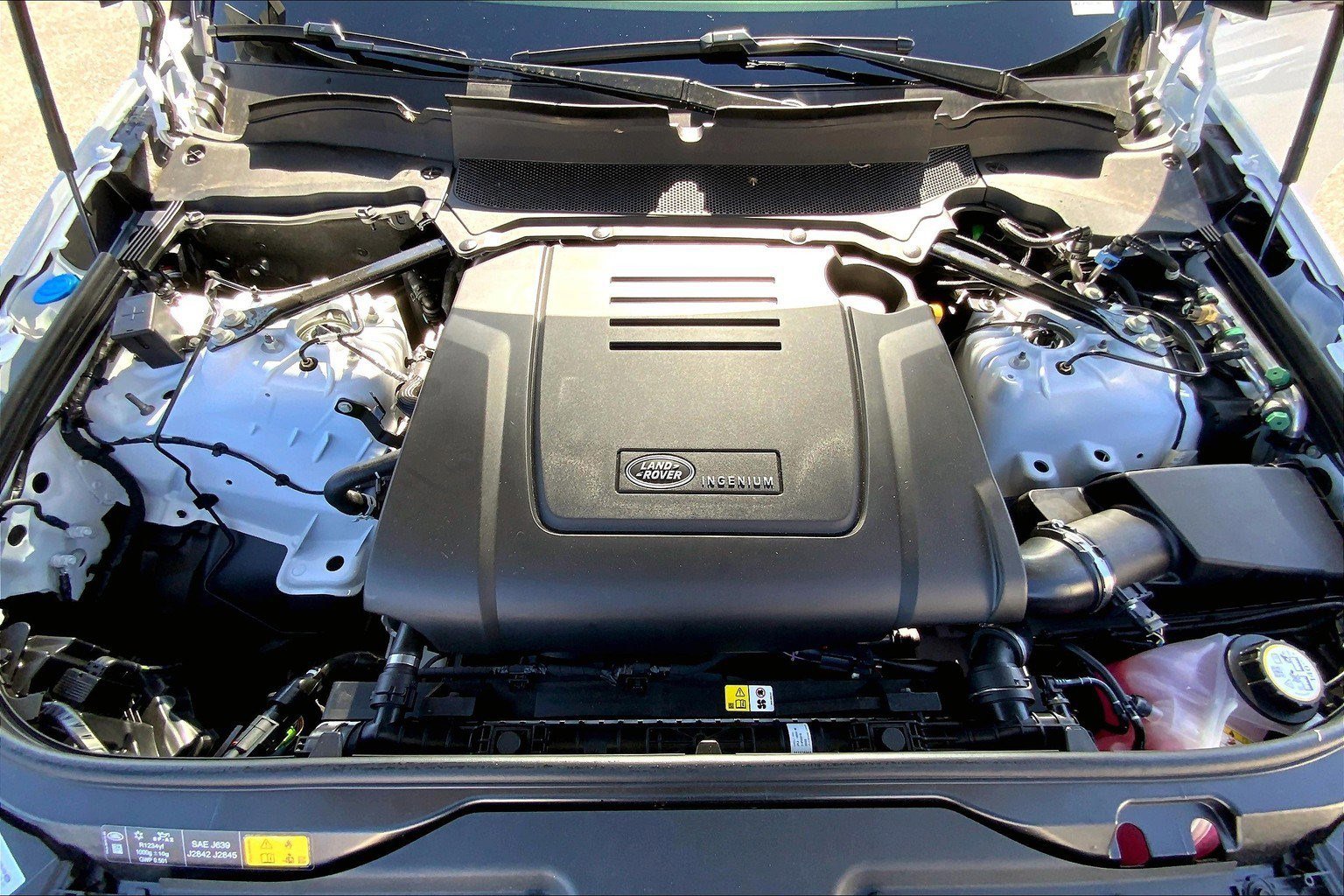 2025 Land Rover Discovery S photo 8