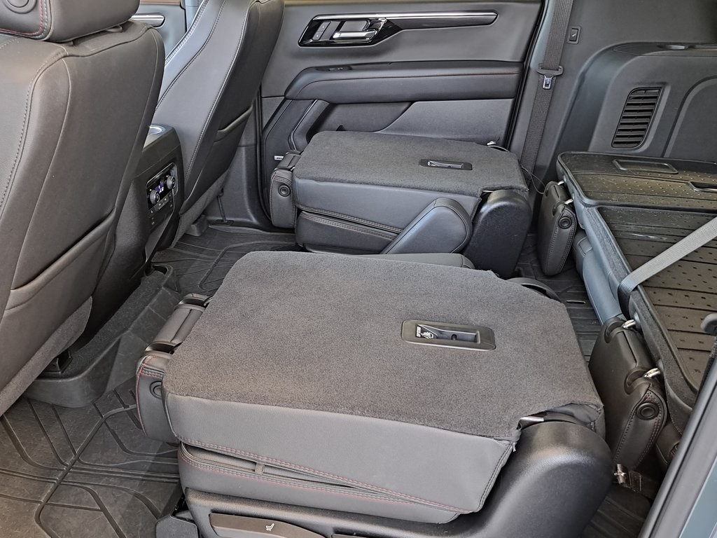 2025 Chevrolet Suburban RST photo 27