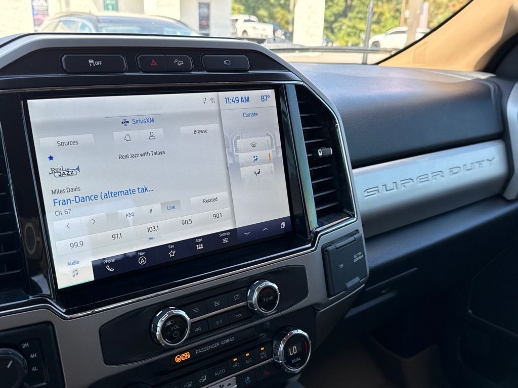 2022 Ford F-350 Lariat photo 17