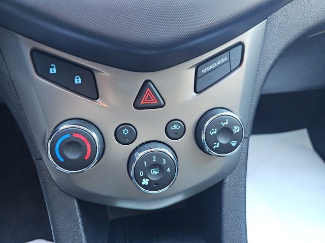 2013 Chevrolet Sonic LT photo 8