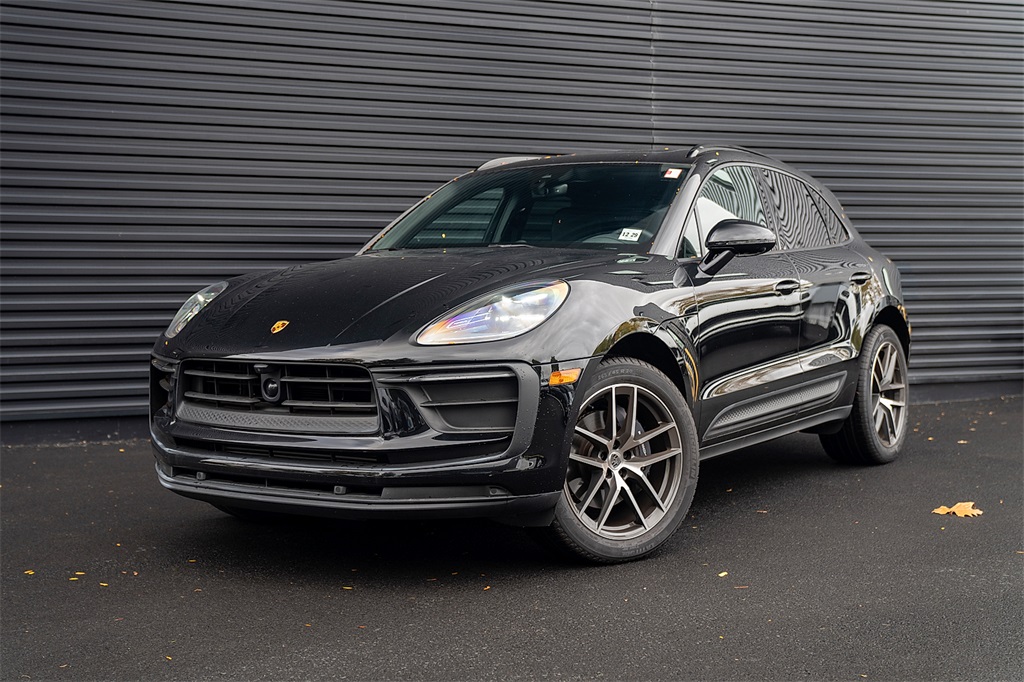 2025 Porsche Macan Base