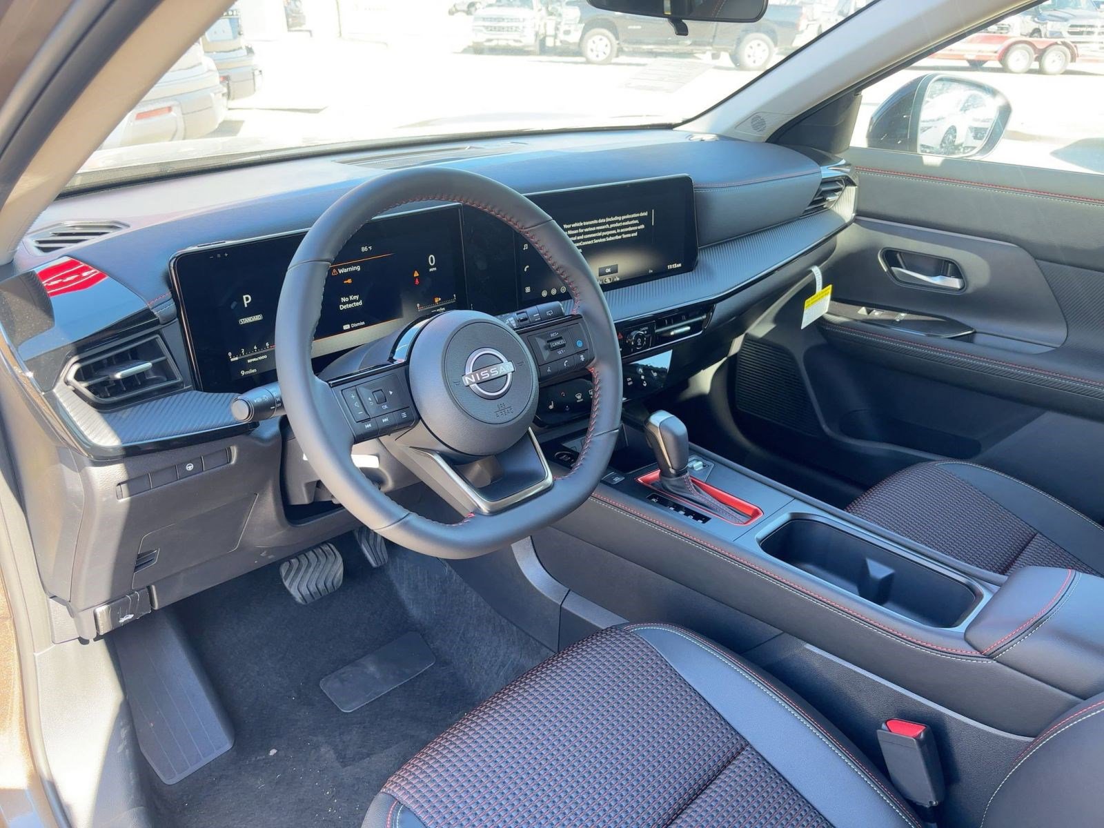 2026 Nissan Kicks SR photo 4