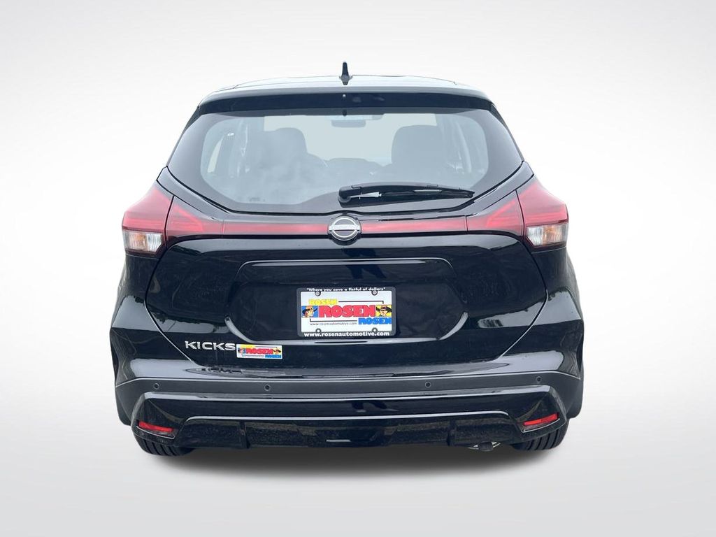 2025 Nissan Kicks Play S photo 3
