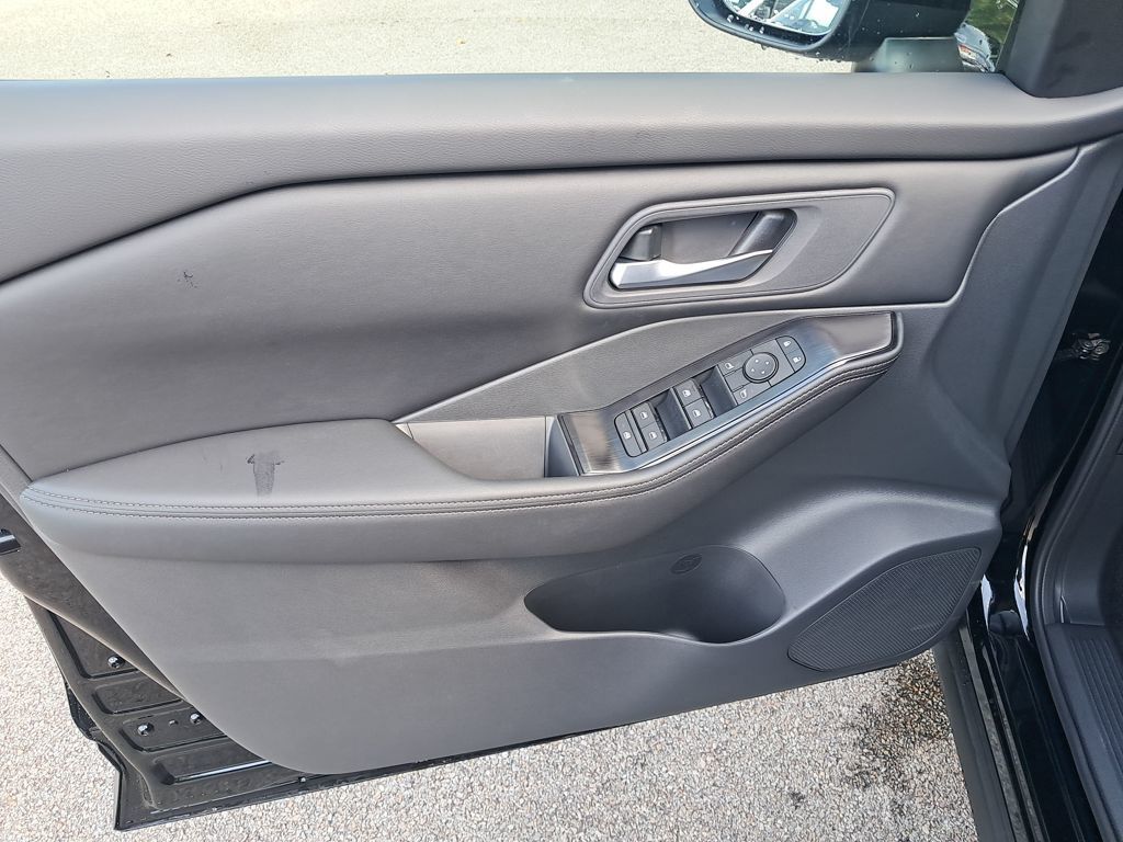 2026 Nissan Rogue SV photo 9